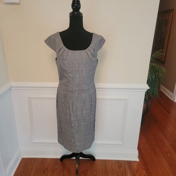 Traces Black and White Dress - Picture 3 of 8